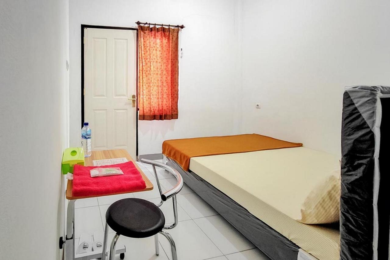 Shekinah Homestay & Cafe Waikabubak Mitra Reddoorz Extérieur photo