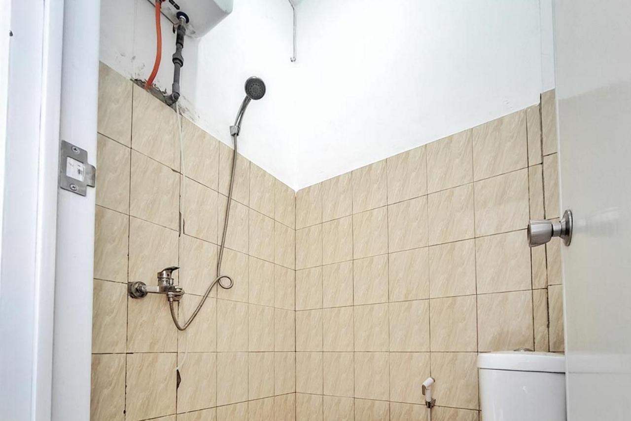 Shekinah Homestay & Cafe Waikabubak Mitra Reddoorz Extérieur photo