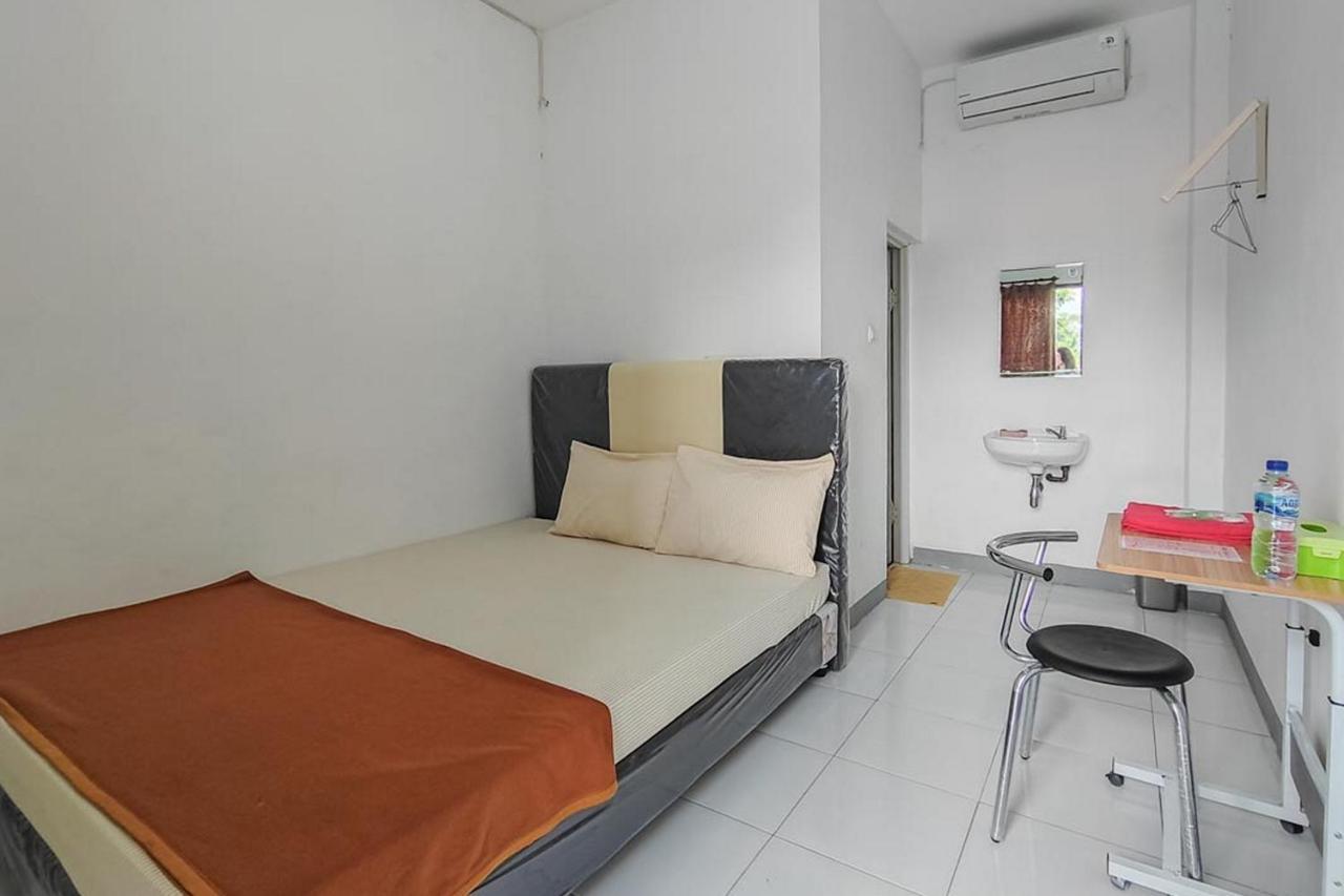 Shekinah Homestay & Cafe Waikabubak Mitra Reddoorz Extérieur photo